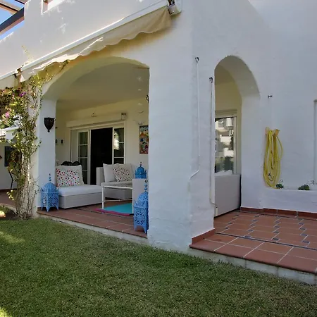 Las Adelfas Ii Apartment *